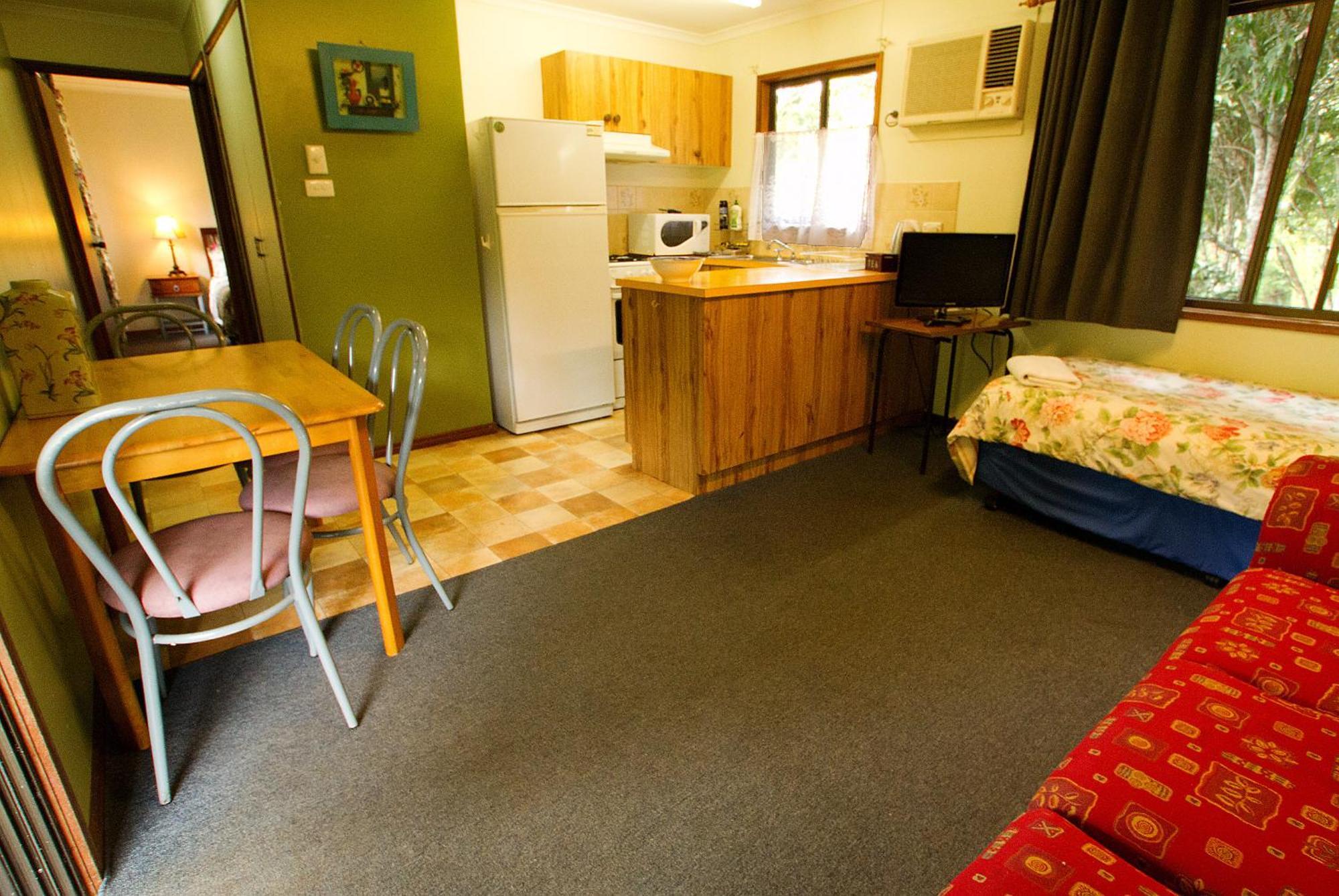 Lake Eacham Tourist Park & Cabins Zimmer foto